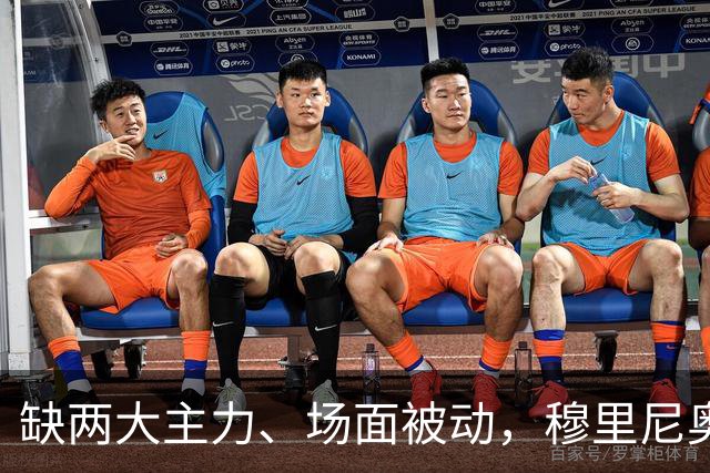 缺两大主力、场面被动，穆里尼奥两次换人如何终结巴萨九连胜？